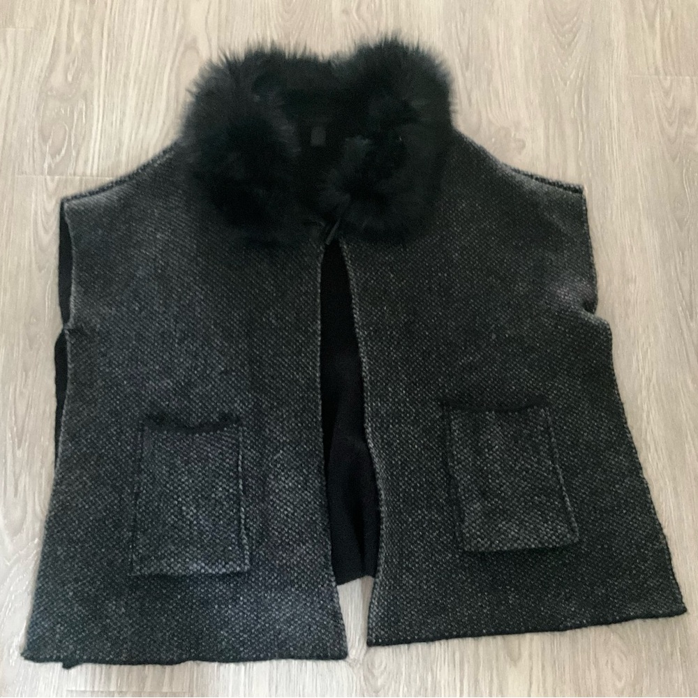 Steve Madden Gray-Black Knit Faux Fur Collar Top Button Poncho-Cape OSFM